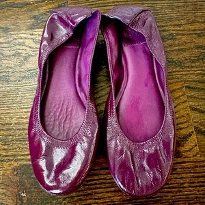 Tory Burch patent flats (logo on back)
